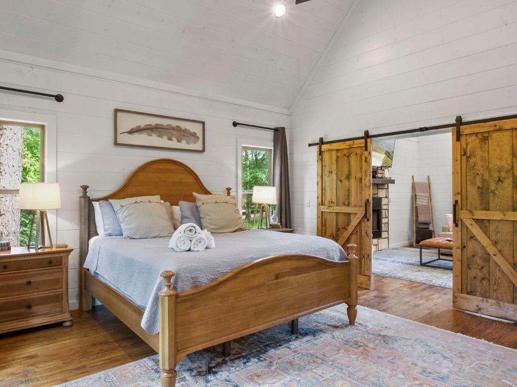 Stunning Luxury Cabin W Hot Tub And Fire Pit Holy Shiplap Is Perfect Romantic Couples Getaway Broken Bow Exterior foto