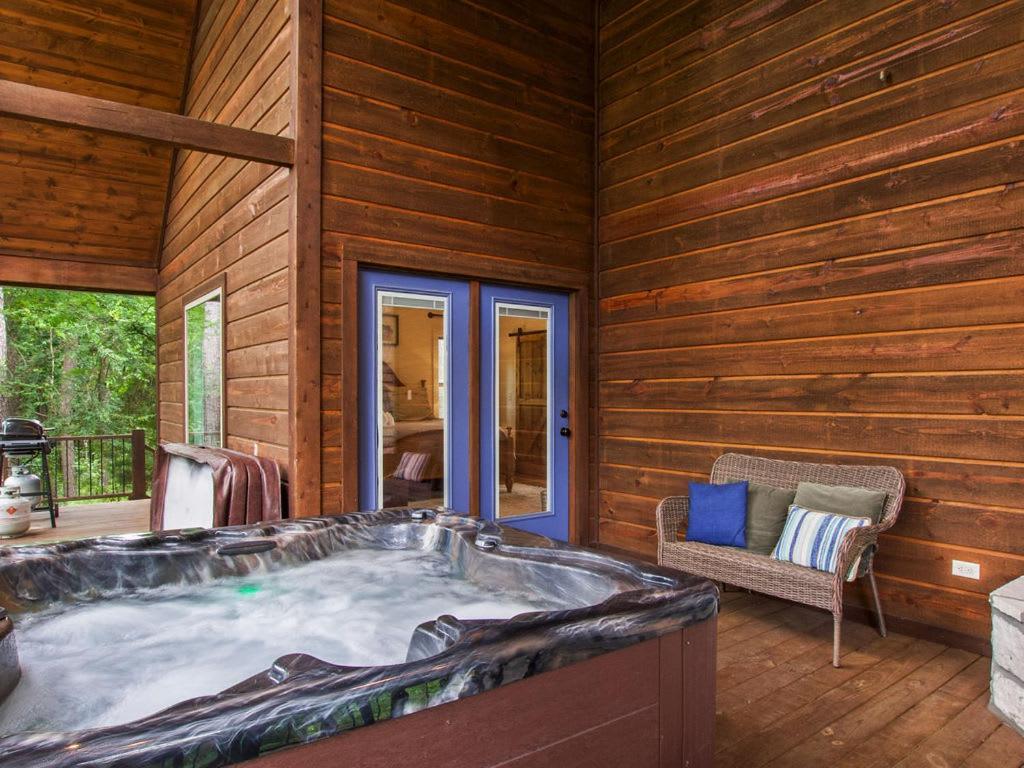 Stunning Luxury Cabin W Hot Tub And Fire Pit Holy Shiplap Is Perfect Romantic Couples Getaway Broken Bow Exterior foto