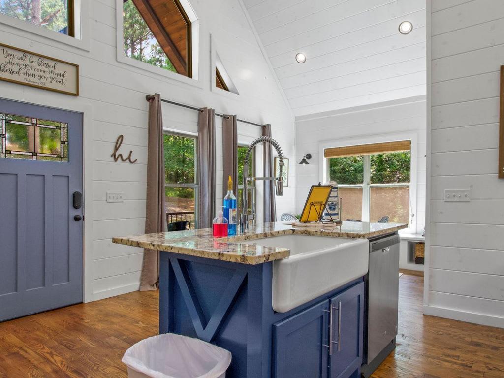 Stunning Luxury Cabin W Hot Tub And Fire Pit Holy Shiplap Is Perfect Romantic Couples Getaway Broken Bow Exterior foto