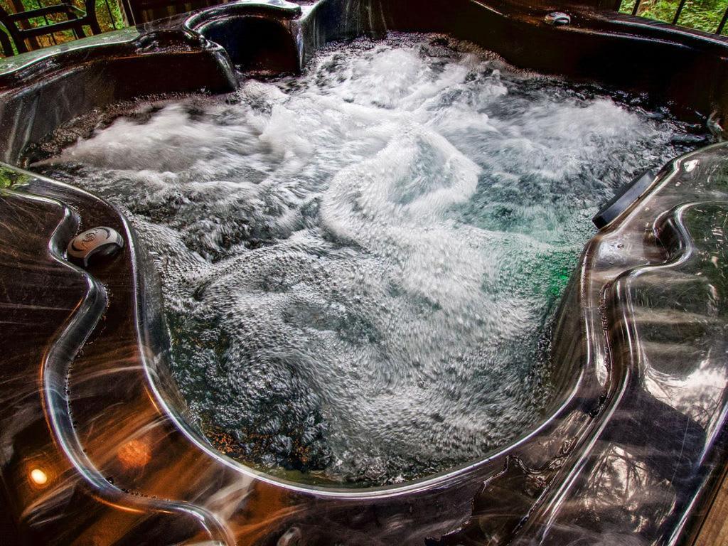 Stunning Luxury Cabin W Hot Tub And Fire Pit Holy Shiplap Is Perfect Romantic Couples Getaway Broken Bow Exterior foto